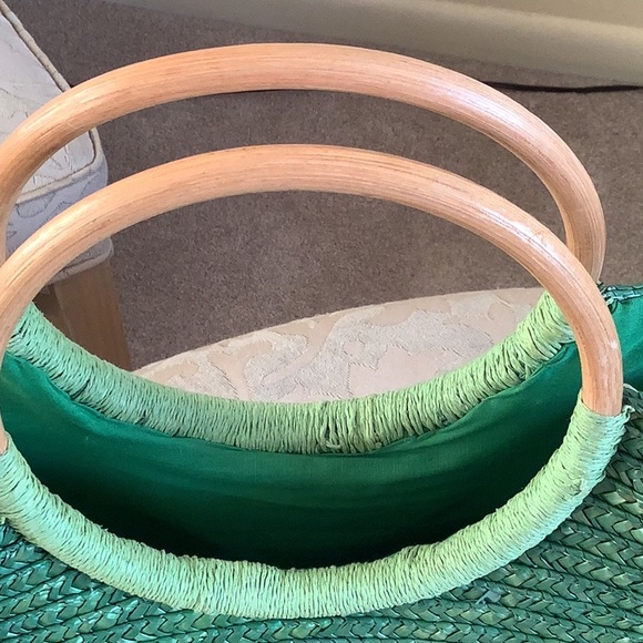 Adorable Straw Purse 💚💚💚 - Picture 2 of 5